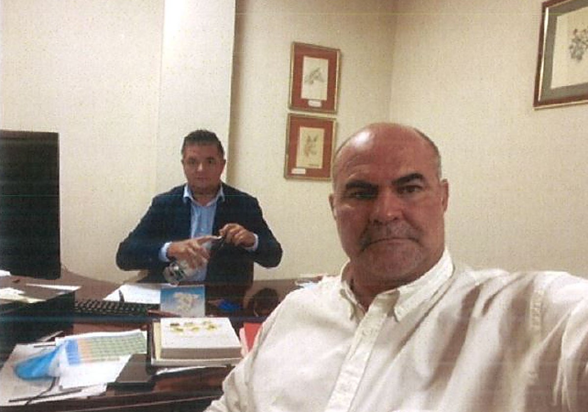 Taishet Fuentes y Antonio Navarro Tacoronte en la Dirección General de Ganadería de Canarias // Vídeo: ABC Investiga: Las claves del caso Mediador