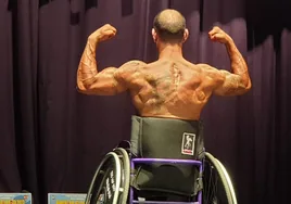 La elogiada espalda musculada de Teo Romero, culturista en silla de ruedas