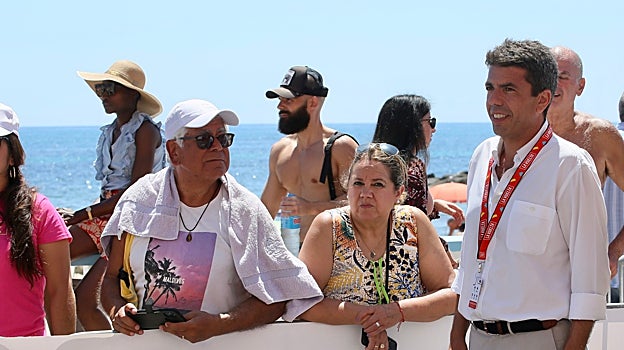 El presidente de la Diputación de Alicante, Carlos Mazón, entre el público de la prueba