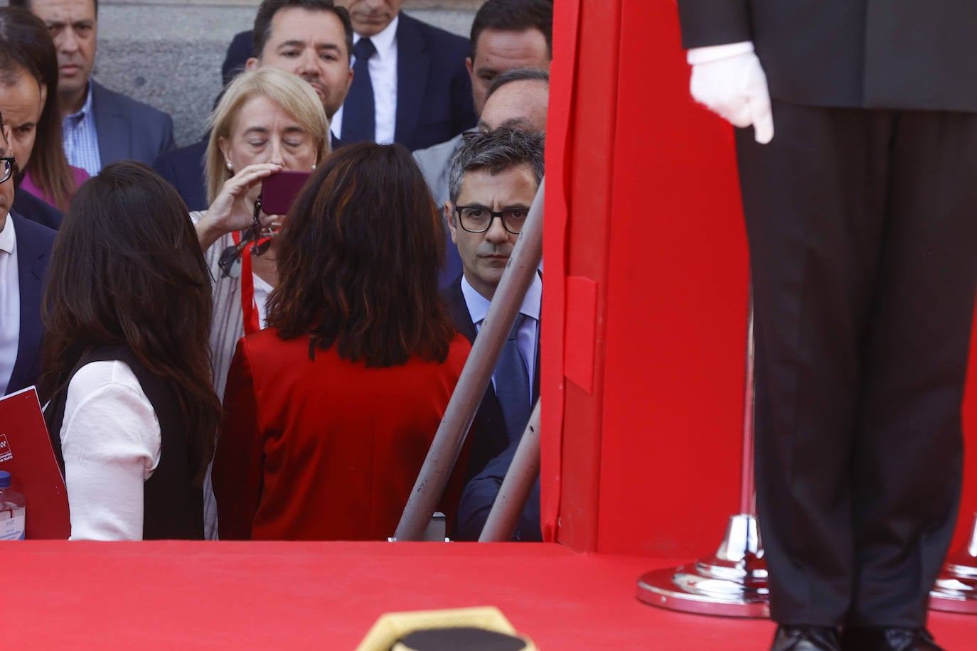 Del frío saludo entre Ayuso y Bolaños a la parada militar: las mejores imágenes del 2 de mayo en Madrid