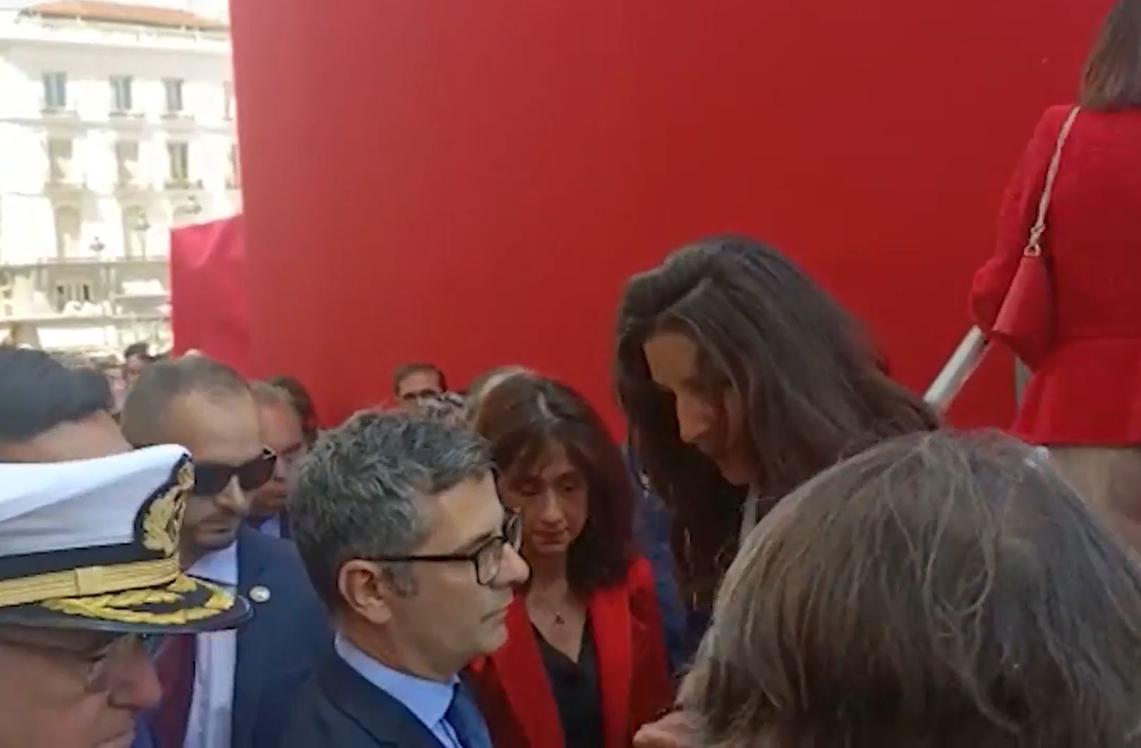 Del frío saludo entre Ayuso y Bolaños a la parada militar: las mejores imágenes del 2 de mayo en Madrid