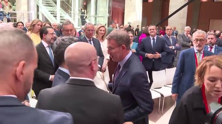Encuentro cordial entre Feijóo y Bolaños en la festividad del 2 de mayo