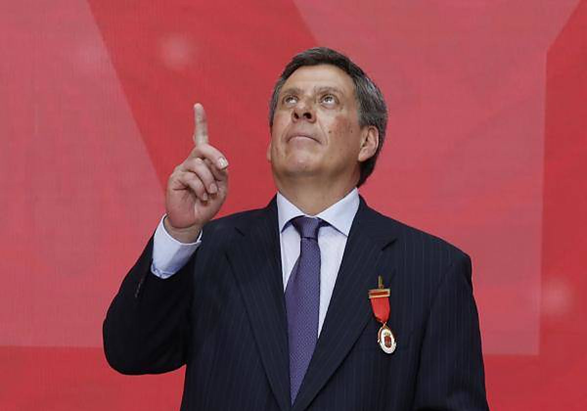 Juan Carlos Quer, tras recibir su Medalla de Oro en la Real Casa de Correos