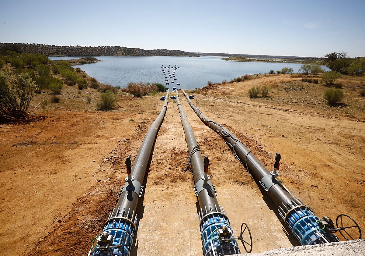 Conducciones de bombeo de agua desde el embalse de La Colada