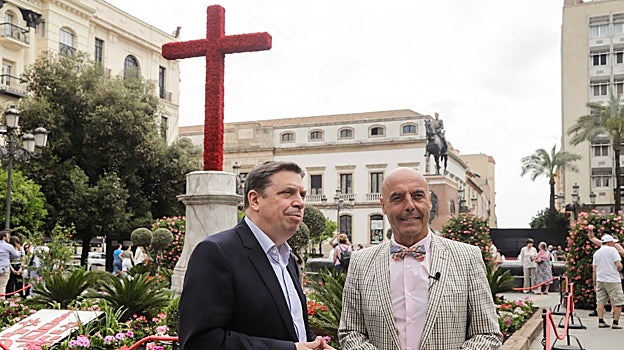 El ministro Planas apoyando a Antonio Hurtado candidato del PSOE