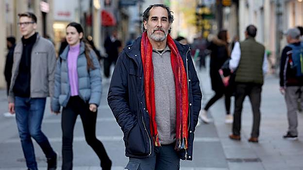 Juan Hidalgo posa para ABC durnte una entrevista concedida a este medio