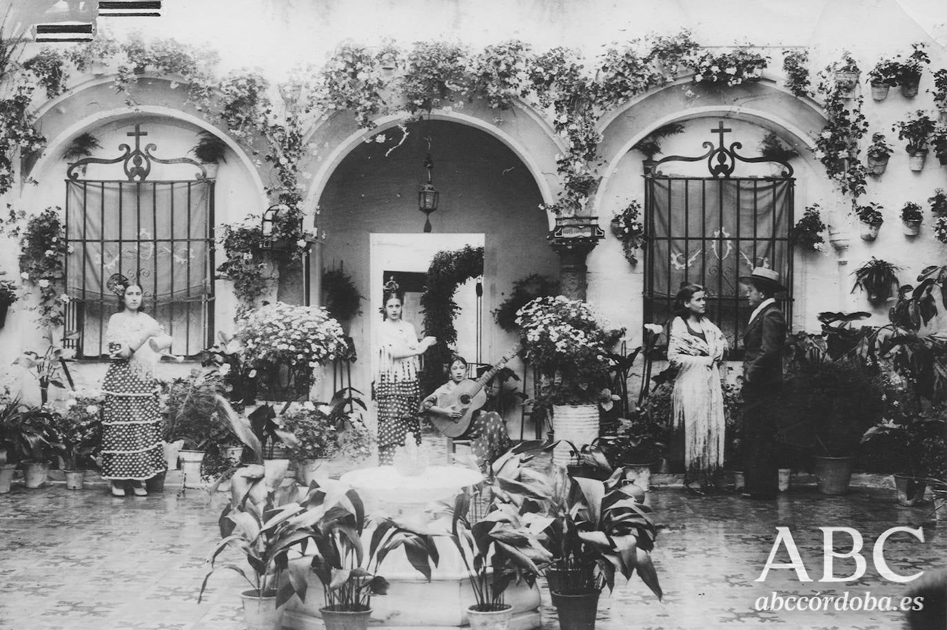 Así eran los Patios de Córdoba hace un siglo, en imágenes