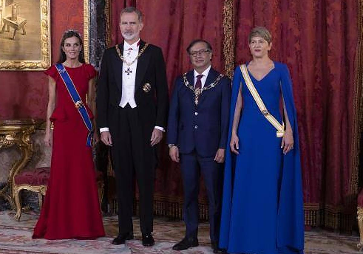 Los Reyes, junto al presidente de Colombia, Gustavo Petro, y su esposa