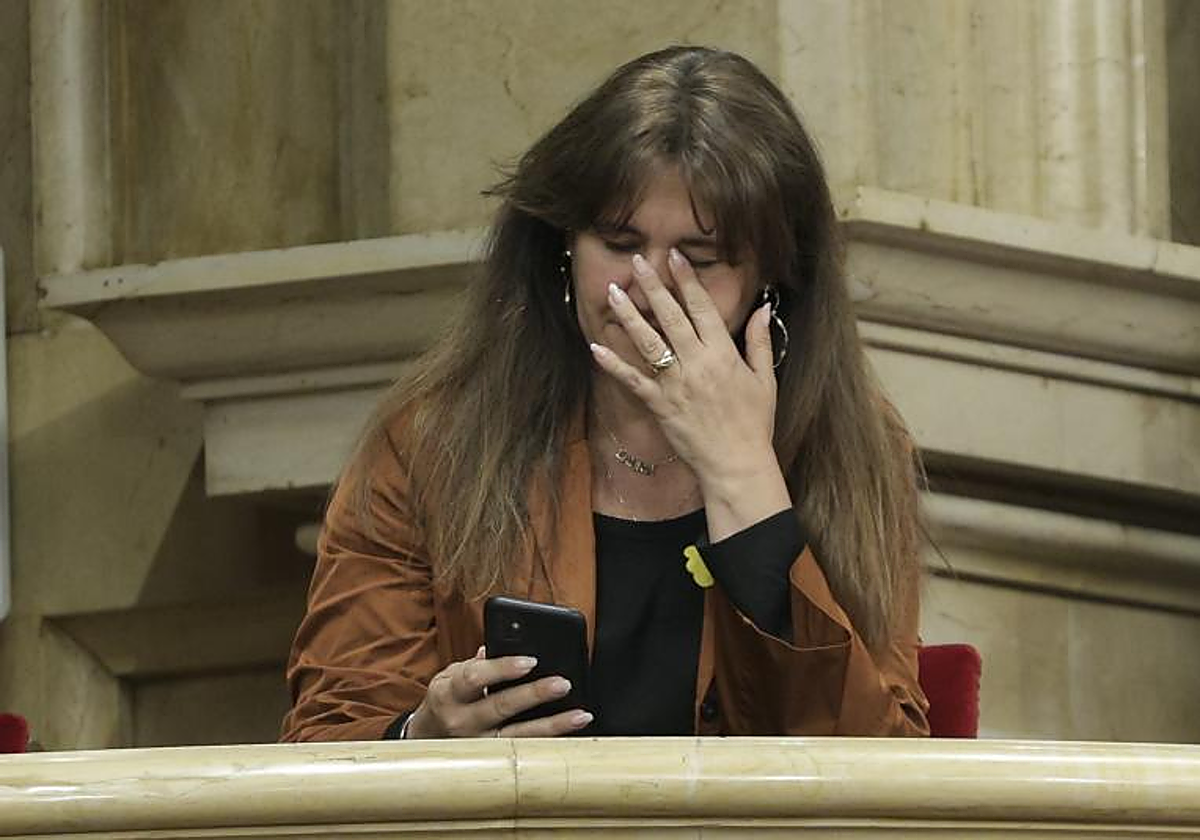 Laura Borràs, ayer, en el Parlamento de Cataluña, en la tribuna de invitados y autoridades