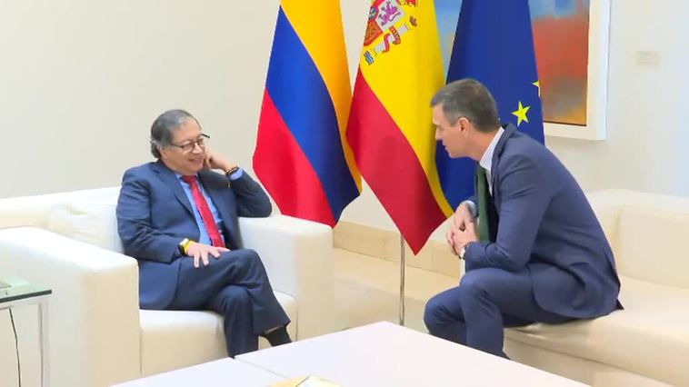 Pedro Sánchez recibe en Moncloa al presidente de Colombia Gustavo Petro