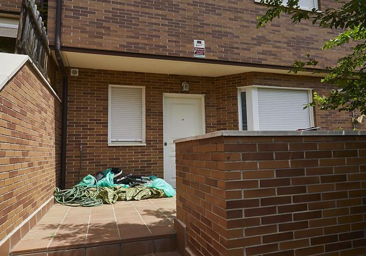 Vista exterior del domicilio donde el médico supuestamente maltrataba a sus ocho hijos