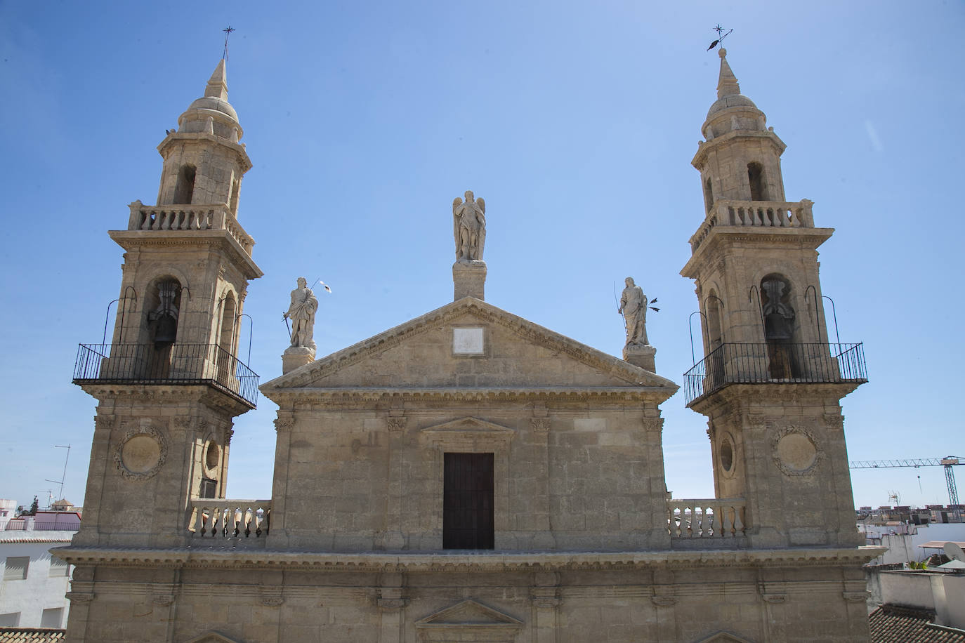 La rejuvenecida fachada de la iglesia del Juramento de San Rafael en Córdoba, en imágenes