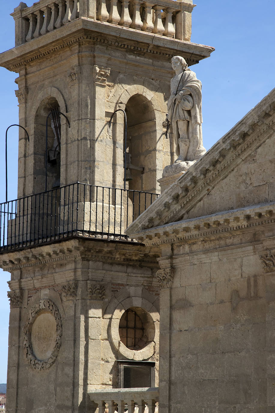 La rejuvenecida fachada de la iglesia del Juramento de San Rafael en Córdoba, en imágenes