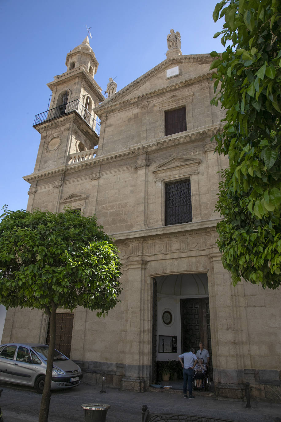 La rejuvenecida fachada de la iglesia del Juramento de San Rafael en Córdoba, en imágenes