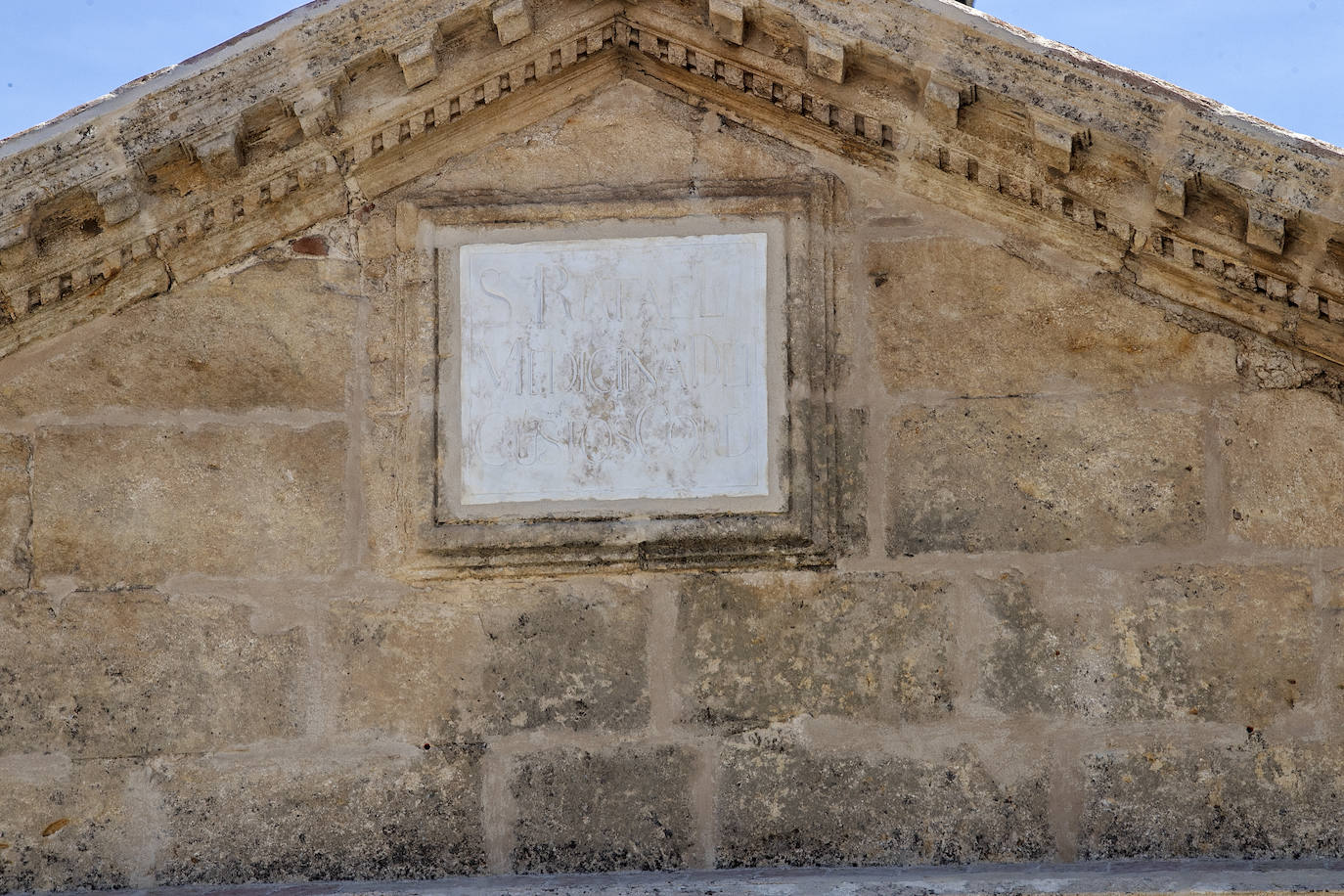 La rejuvenecida fachada de la iglesia del Juramento de San Rafael en Córdoba, en imágenes