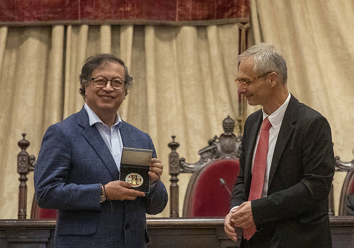 El presidente de Colombia, Gustavo Petro, este viernes en la Universidad de Salamanca, donde ha recibido la medalla de la institución académica