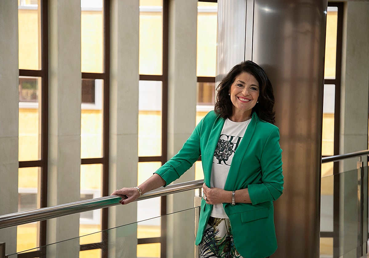 Romero, en un pasillo del edificio de Gran Capitán en el que tiene su despacho