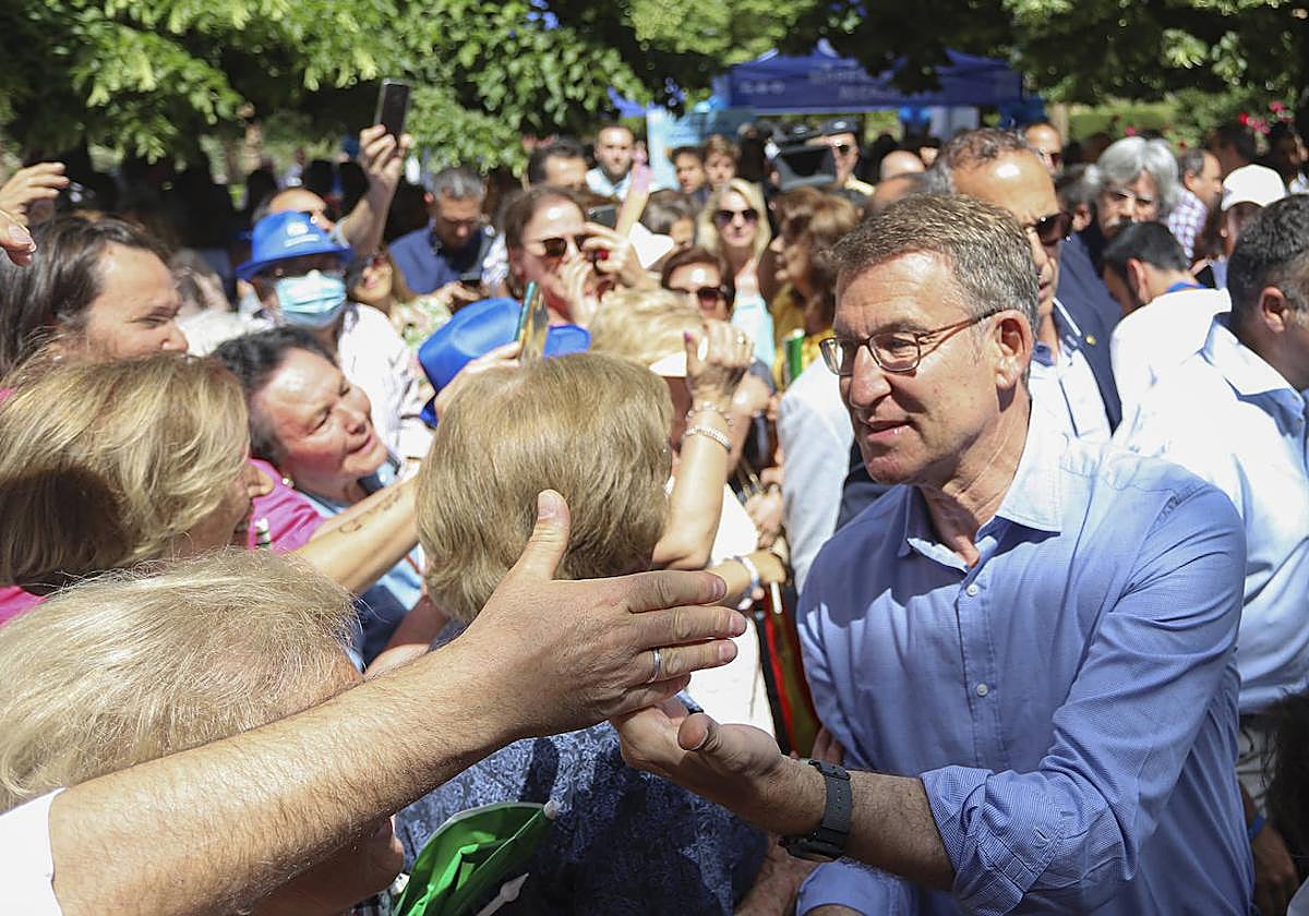 Alberto Núñez Feijóo en un acto electoral en Granada