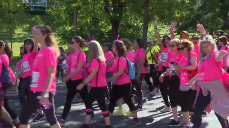 Una 'marea rosa' invade Madrid en la Carrera de la Mujer