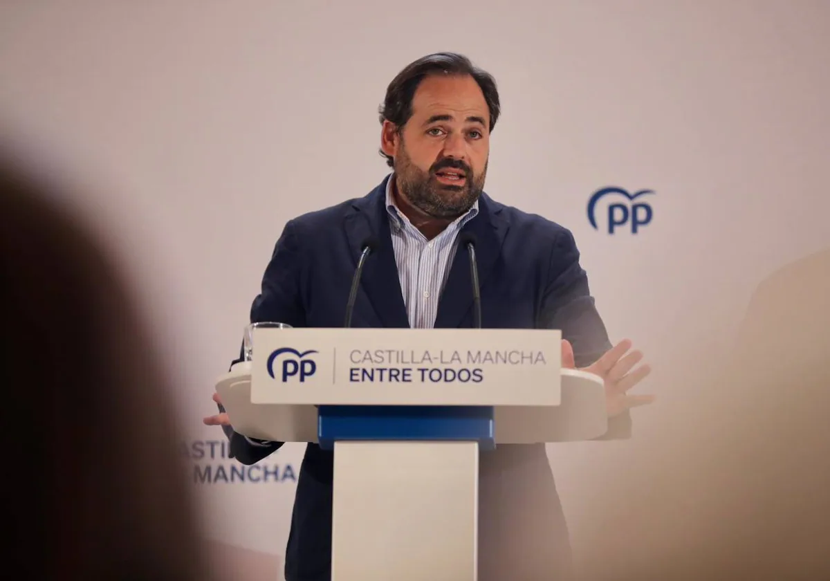 Paco Núñez, este domingo en Albacete con el grupo del PP