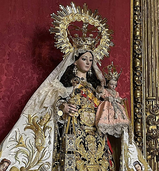 La Virgen del Carmen de San Cayetano, dispuesta para la novena escolar