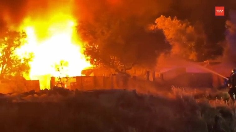 Arden varias chabolas en un incendio en Fuenlabrada