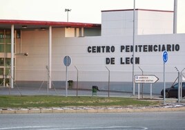 Nuevo incidente en la prisión de León: un interno trata de suicidarse prendiendo fuego en su celda