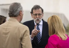 Rajoy: «Si el Gobierno de Pedro Sánchez sigue mucho tiempo los okupas entrarán a las casas ovacionados y bajo palio»