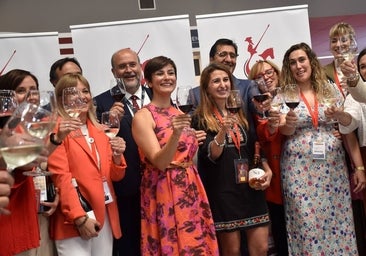 Isabel Rodríguez muestra el apoyo del Gobierno al vino, «un sector estratégico» para el país