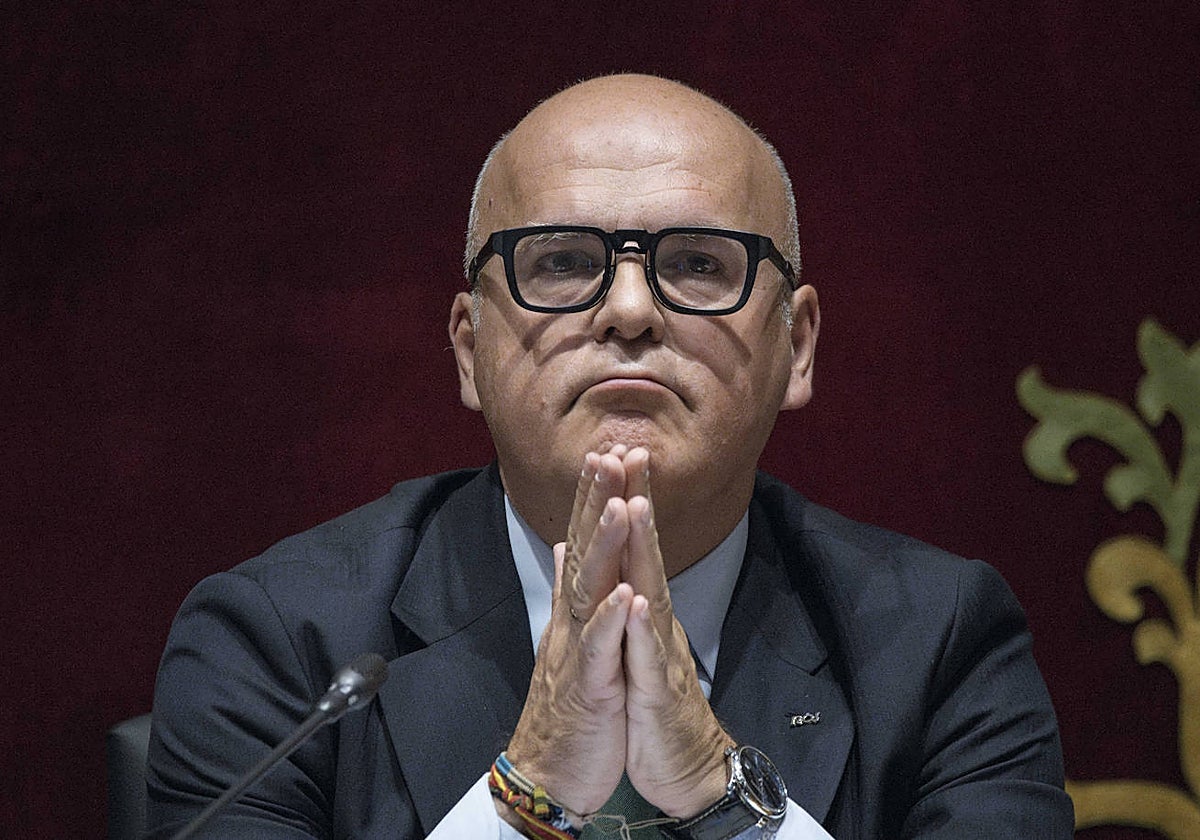 Manuel Baltar durante un pleno en Orense