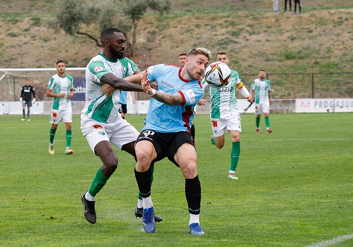El Córdoba y el Antequera durante un partido el curso pasado en Segunda Federación