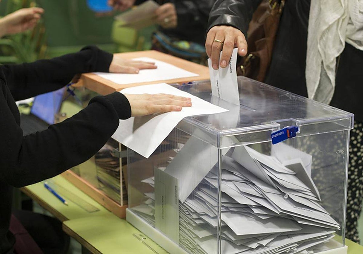 Imagen de archivo de una urna electoral