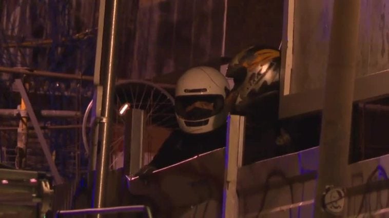 Continúa la tensión vecinal en el barrio barcelonés de Bonanova por el edificio okupado