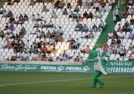 Los espectadores de El Arcángel caen a la par que el propio Córdoba CF