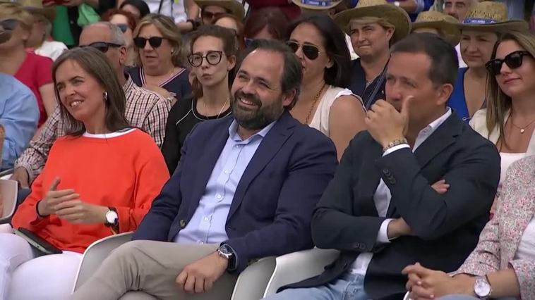 Feijóo augura la victoria de Núñez en C-LM, el "presidente peatonal" que trabaja como alcalde