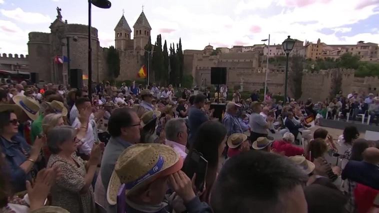 Feijóo reta a los candidatos del PSOE, si tienen "dignidad", a exigir a Sánchez romper con Bildu