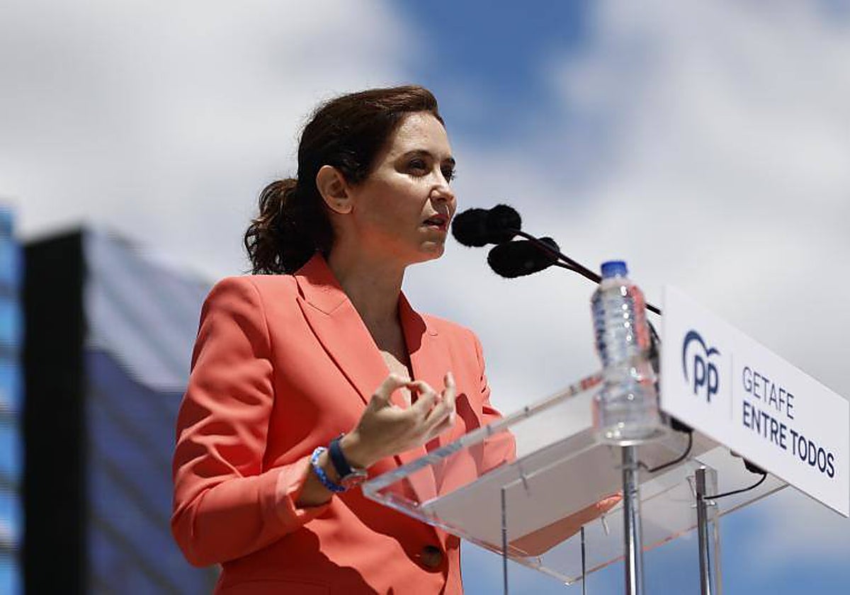 La presidenta de la Comunidad de Madrid, Isabel Díaz Ayuso, en Getafe