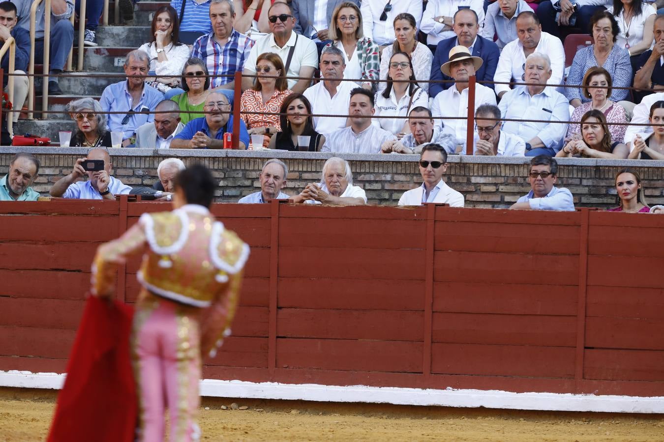 El triunfo de Manuel Román en su debú en la plaza de toros de Córdoba, en imágenes