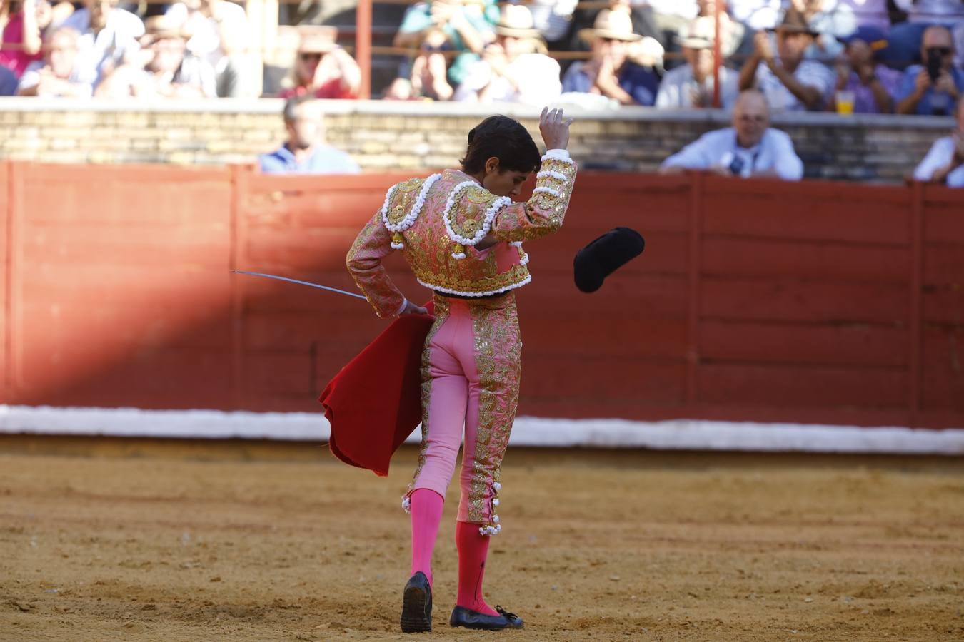 El triunfo de Manuel Román en su debú en la plaza de toros de Córdoba, en imágenes