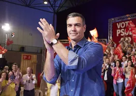 Sánchez riega Sevilla de anuncios del Gobierno en su estreno en campaña