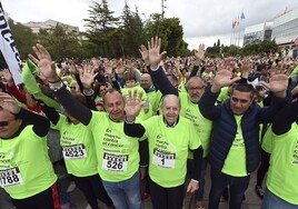 Miles de burgaleses marchan contra el cáncer por  la ciudad