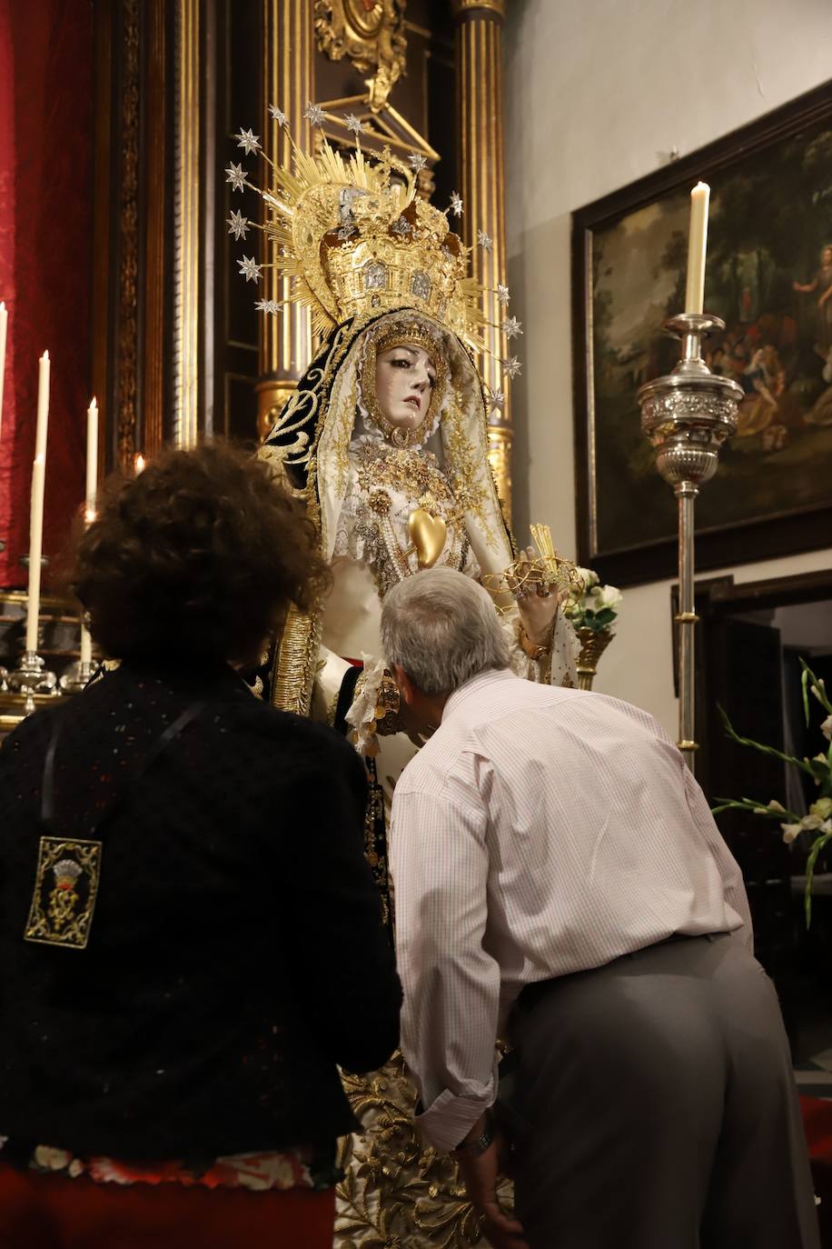 En imágenes, el besamanos extraordinario de la Virgen de los Dolores de Córdoba
