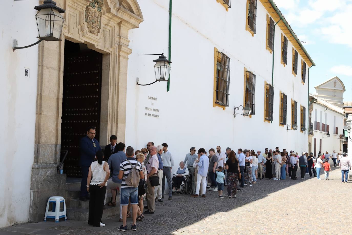 En imágenes, el besamanos extraordinario de la Virgen de los Dolores de Córdoba