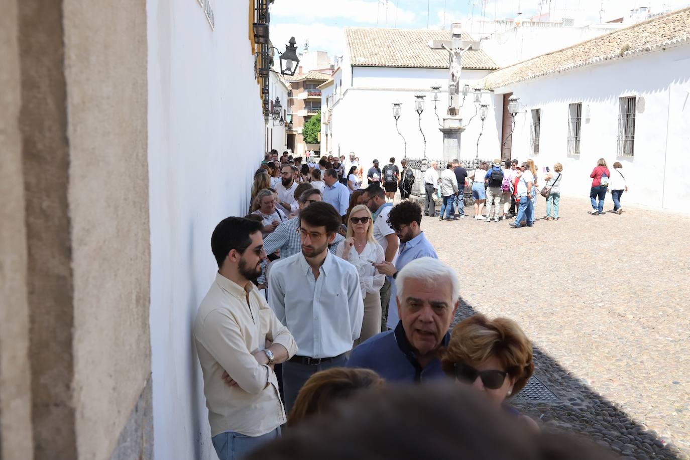 En imágenes, el besamanos extraordinario de la Virgen de los Dolores de Córdoba