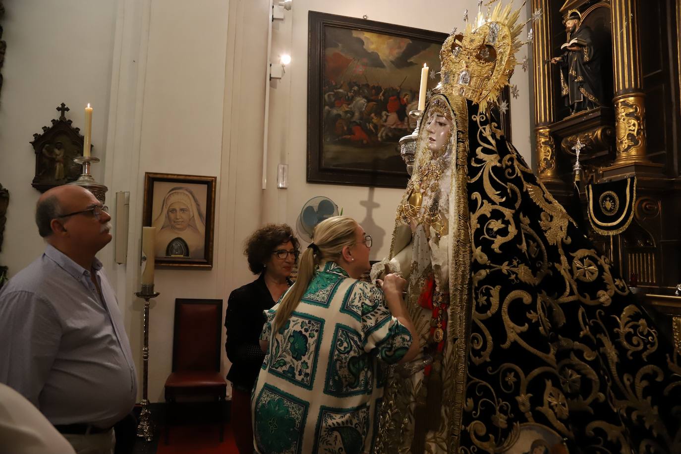 En imágenes, el besamanos extraordinario de la Virgen de los Dolores de Córdoba