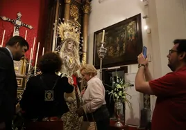 El besamanos a la Virgen de los Dolores, el sublime encuentro que impresiona en Córdoba