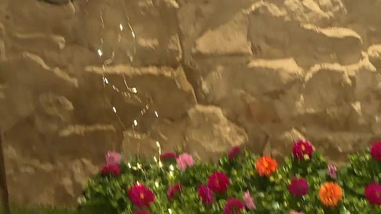 Las flores vuelven a engalanar los barrios gerundenses