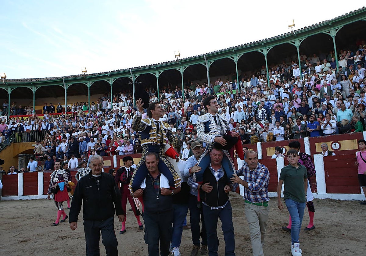 El Juli y Tomás Rufo salen a hombros de la plaza de Talavera de la Reina