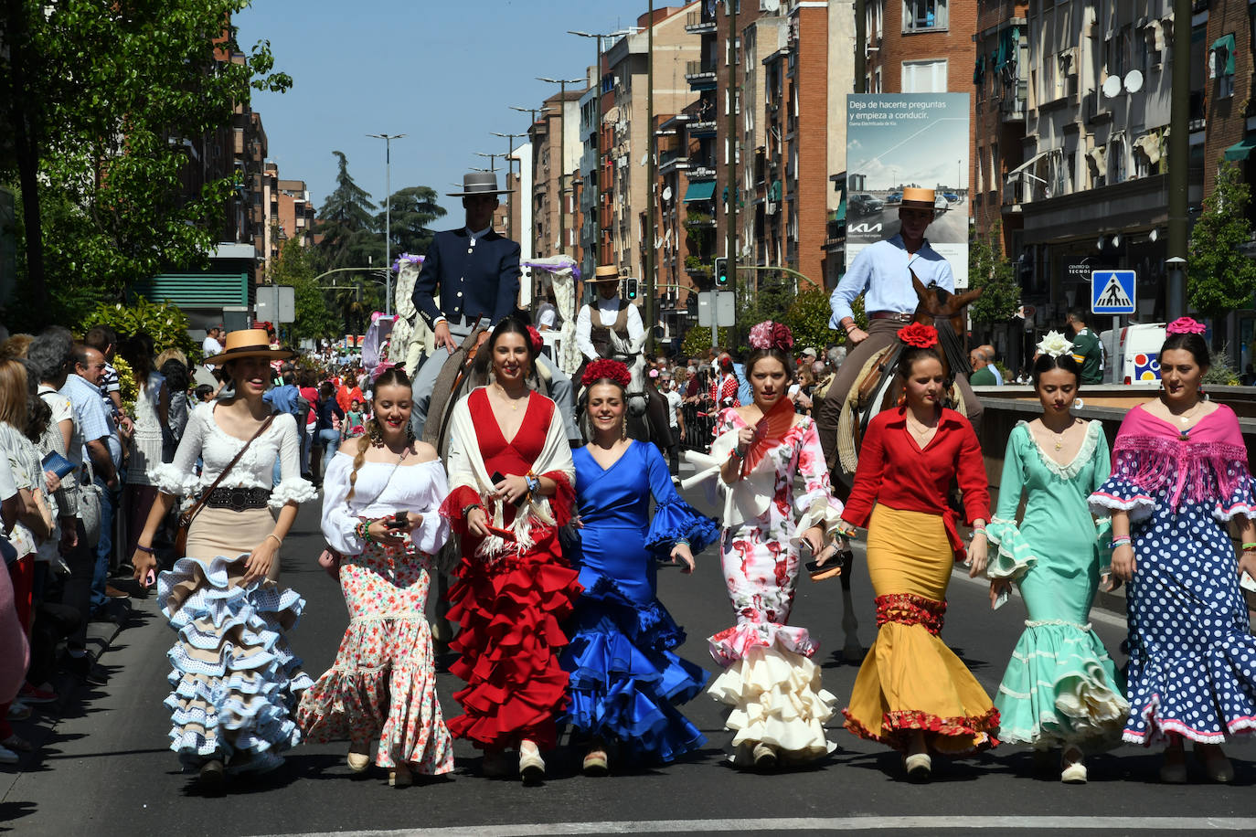 Brillante desfile de carrozas para cerrar las fiestas de San Isidro en Talavera