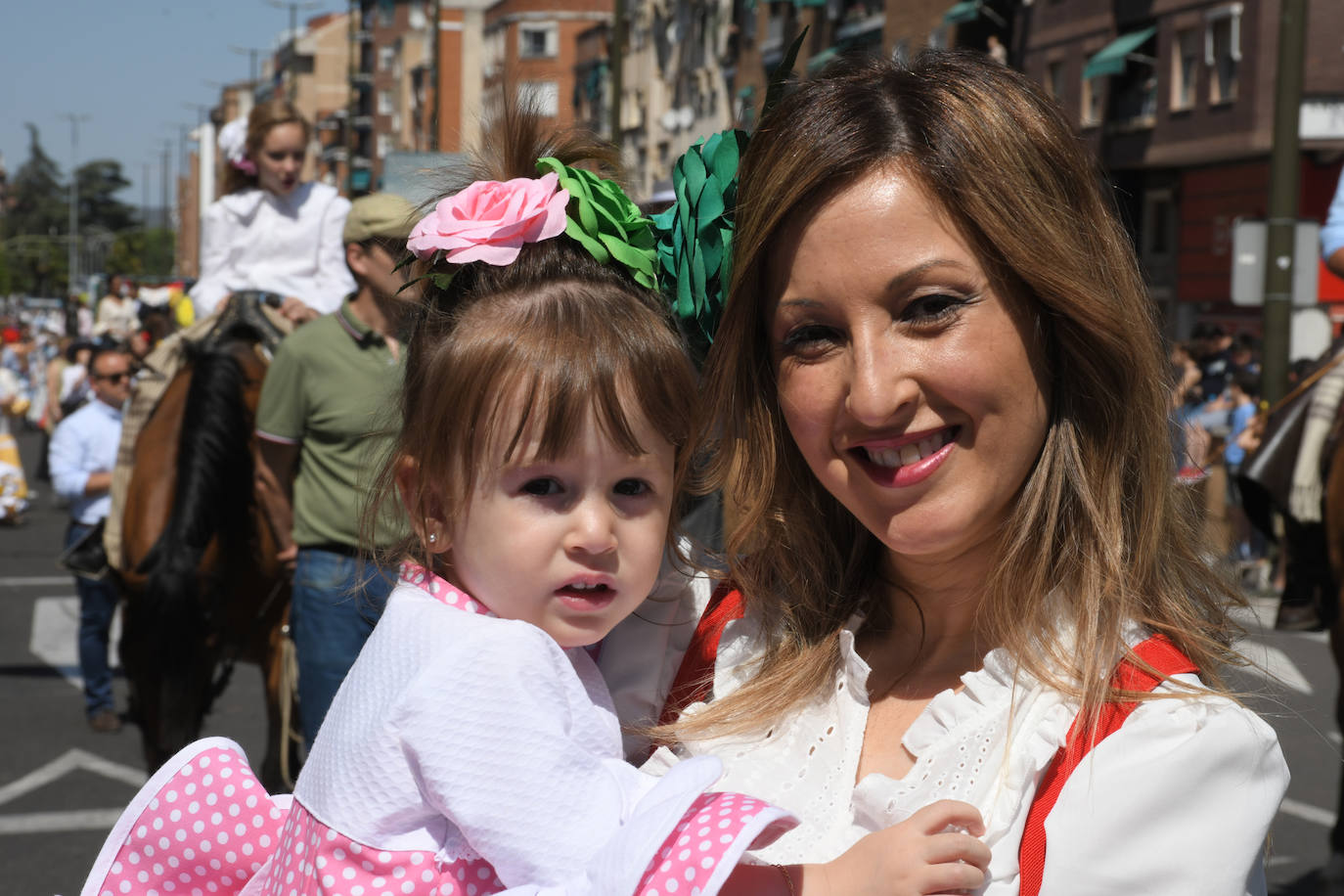 Brillante desfile de carrozas para cerrar las fiestas de San Isidro en Talavera